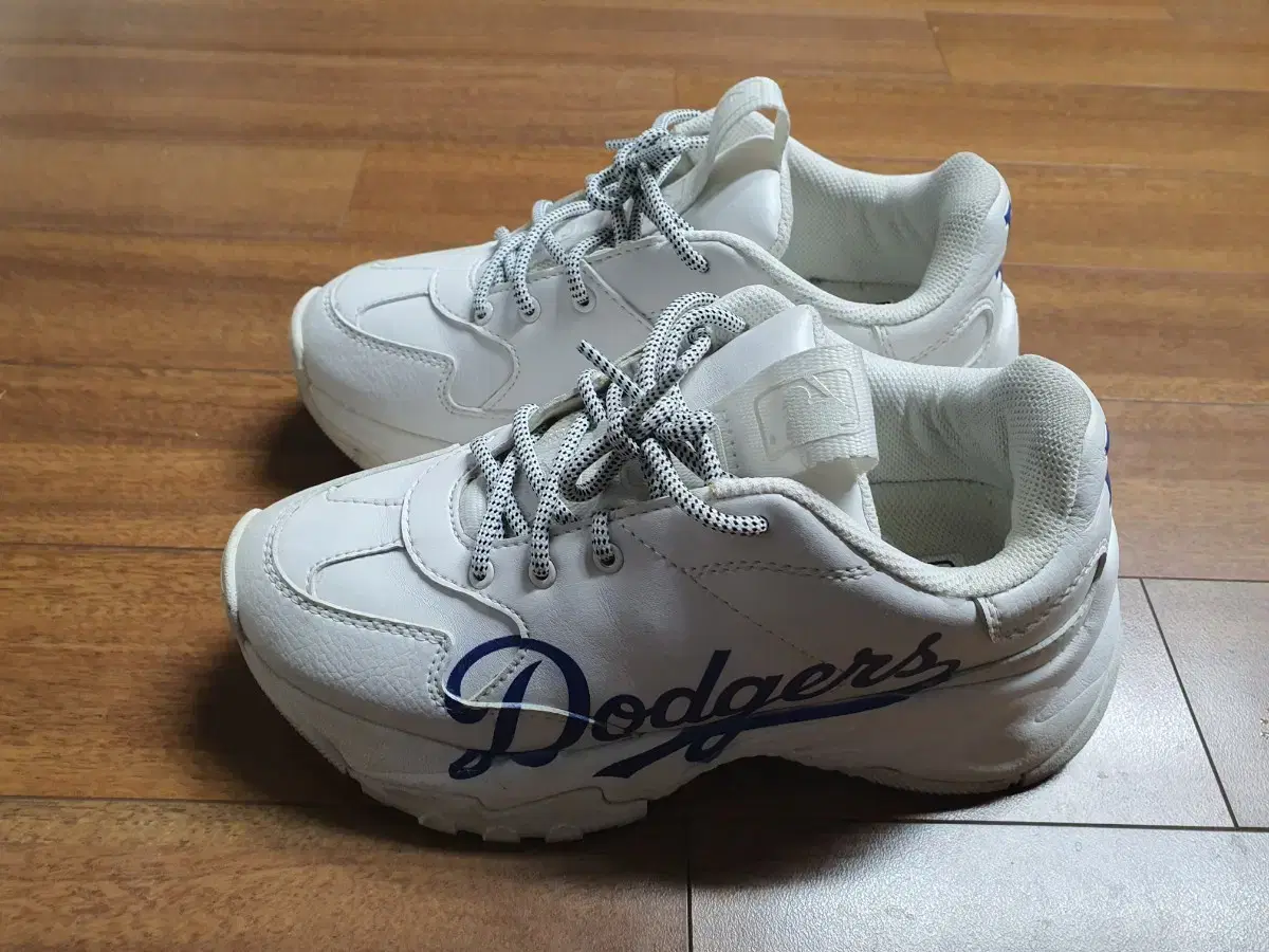 MLB DODGERS 여성운동화 230 A급